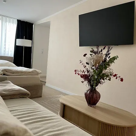 Bright And Comfortable For 4 People 아파트